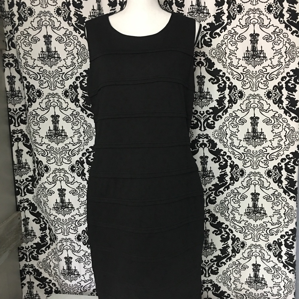 Black sheath dress. Perfect for any occasion!